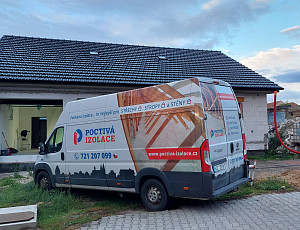 Izolace novostavby rodinného domu s vazníkovou konstrukcí krovu